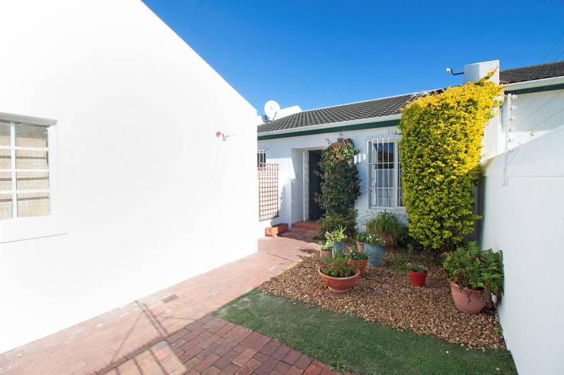2 Bedroom Property for Sale in Fish Hoek Western Cape